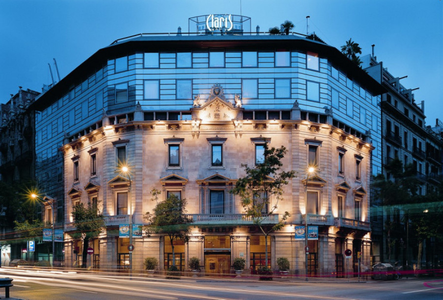 Hotel claris facade 41871