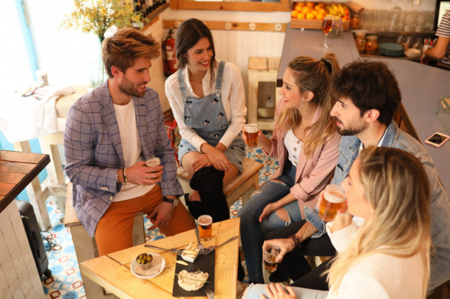 Cerveza bebida fria preferida en hosteleria por los espanoles 39106