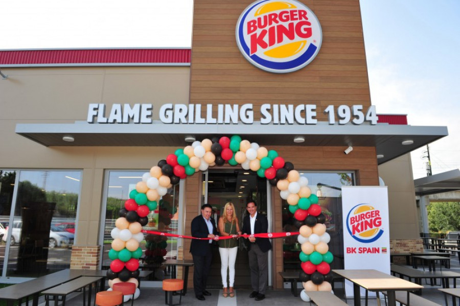 Gregorio jimenez presidente de burger king spain ana maria martinez alcaldesa de rubi y jose cil 31841