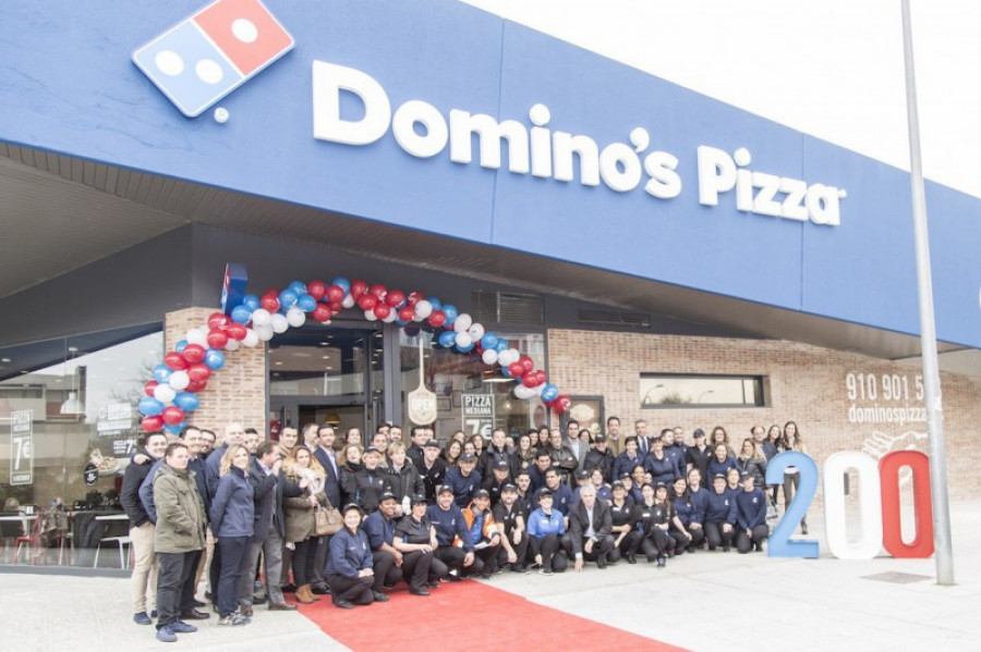 Foto de grupo domino s pizza 24509 27923