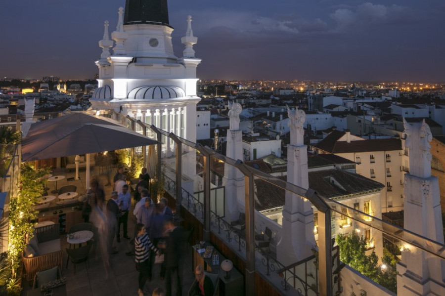 Memadrid terraza noche at 0494 25429