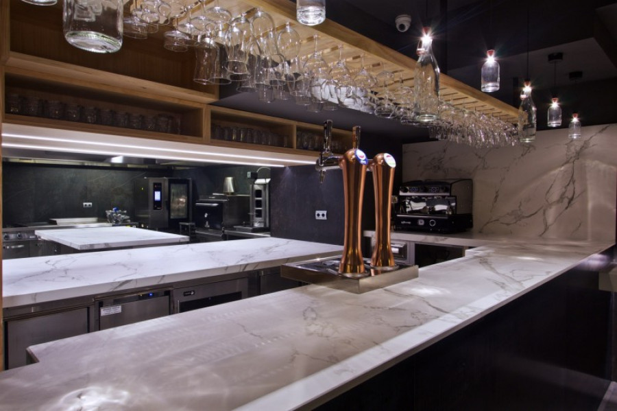Cocina encimera dekton aura y paredes dekton aura y dekton kelya negro baja 25464