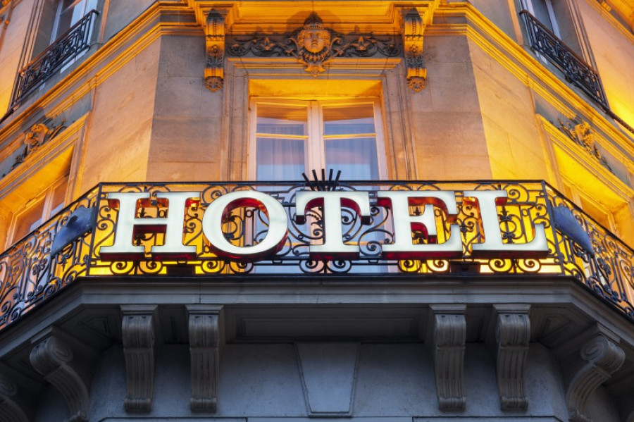 Hotel fachada123rf 20228