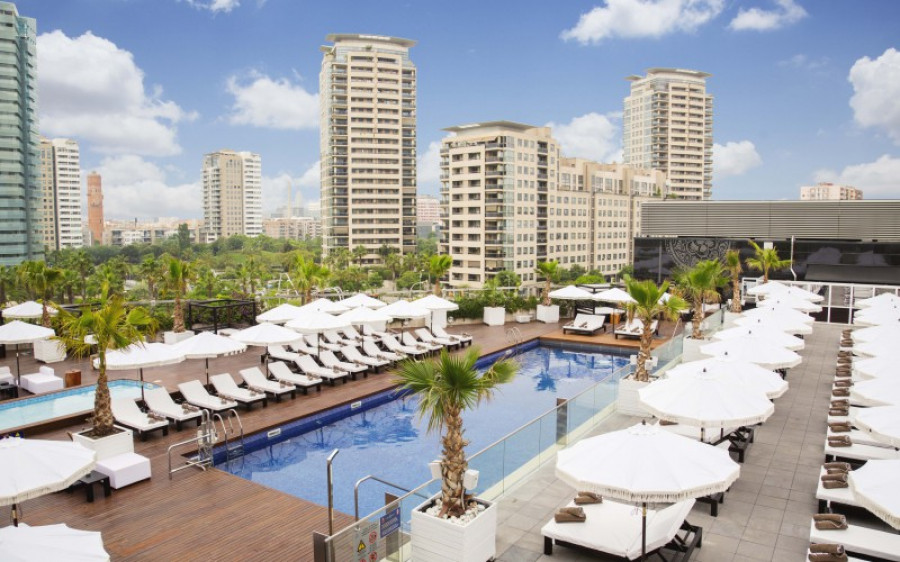 Hilton diagonal mar beach club 17570