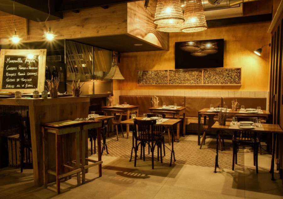 Slow restaurant grop 16827