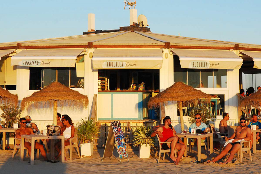 Chiringuitos kioscos playa restaurantes terrazas sol mar arena