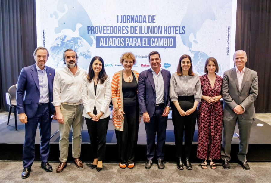 Foto de familia de los participantes