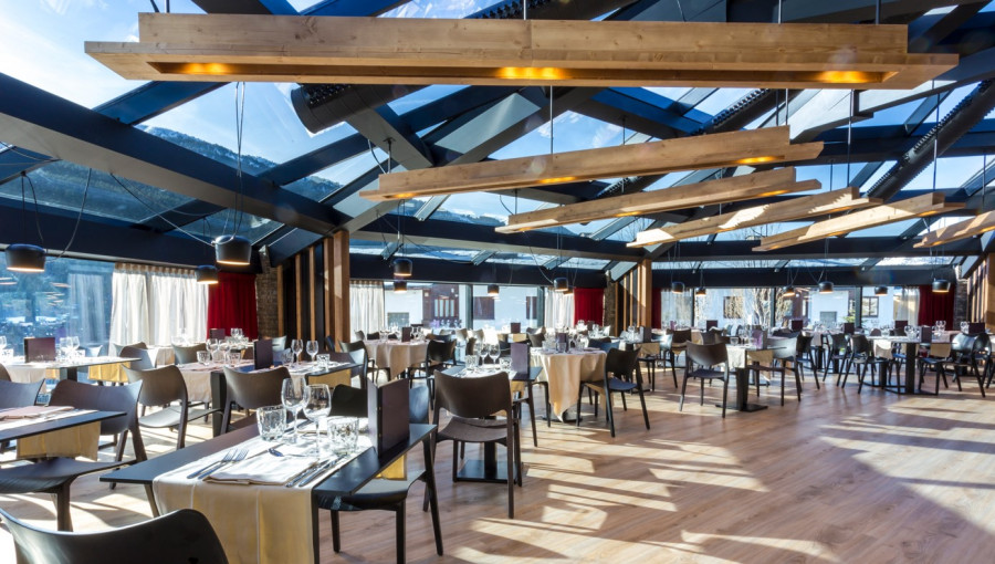 Restaurant Buffet by Andrea Tumbarello