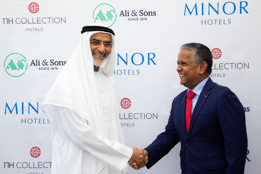 NH Collection La Suite Hotel Dubai   Signing Ceremony   Handshake