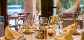 Restaurant g84a04cf5d 1920