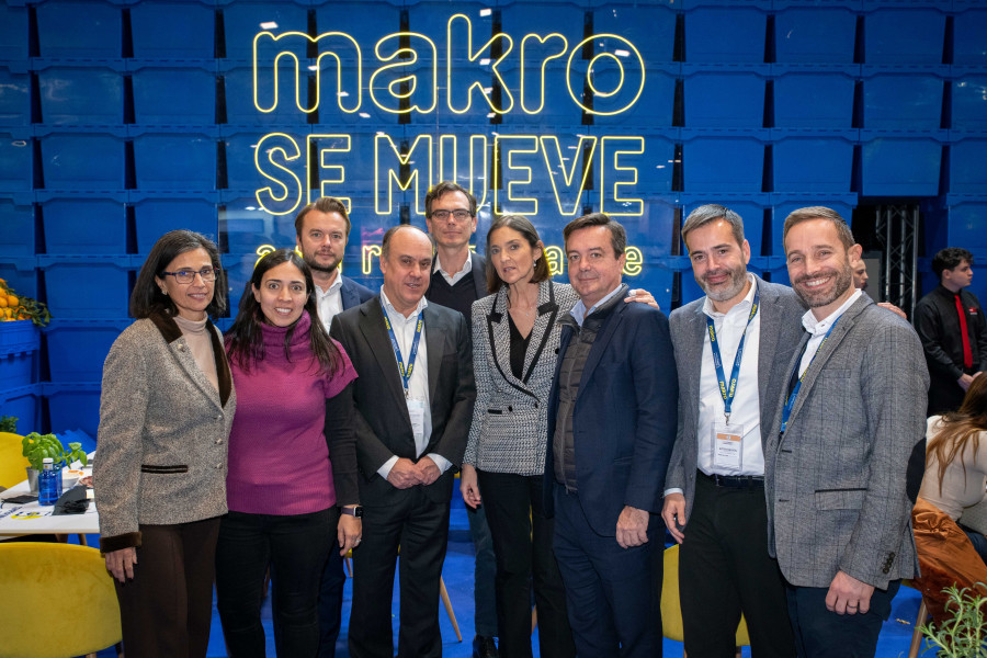 La ministra Reyes Maroto visita el espacio de Makro en Madrid Fusioìn