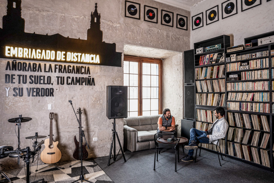 Nomad Urban AQP Music Corner 2