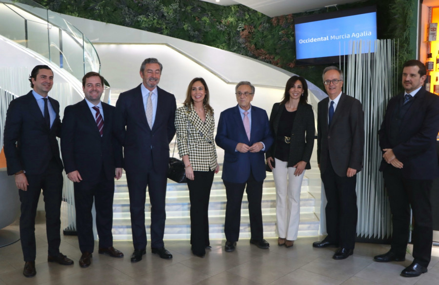 FOTO de familia firma acuerdo
