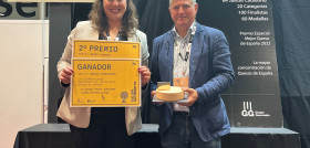 Ángela Montoya, Responsable de Marketing y Comunicación de Lácteos Martínez Queso Los Cameros, en la entrega de ambos premios