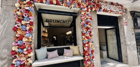 Brunchit chueca fachada flores restaurante brunch