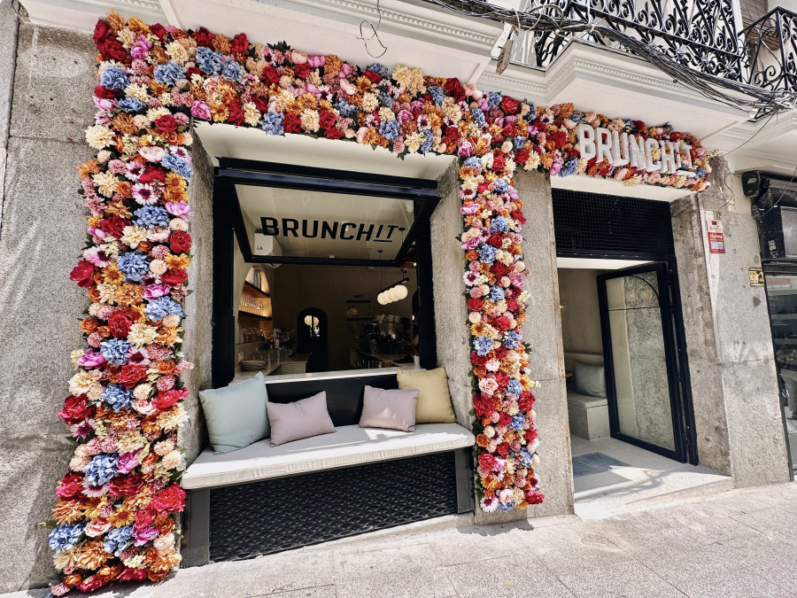 Brunchit chueca fachada flores restaurante brunch