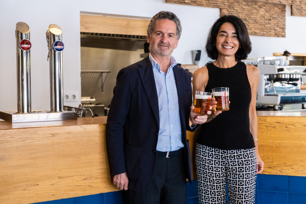 Alfonso Calderón, director comercial de Iberdrola  y Carmen Ponce, directora de Relaciones Corporativas y Sostenibilidad de HEINEKEN España (1)