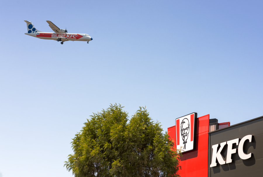 KFC Tenerife avion