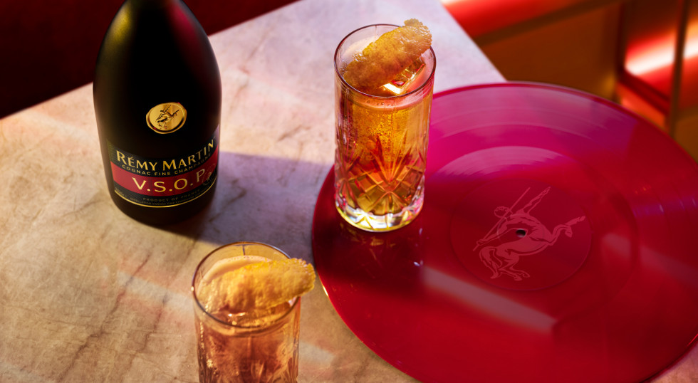 Rémy Martin   VSOP Rémy Ginger with bottle