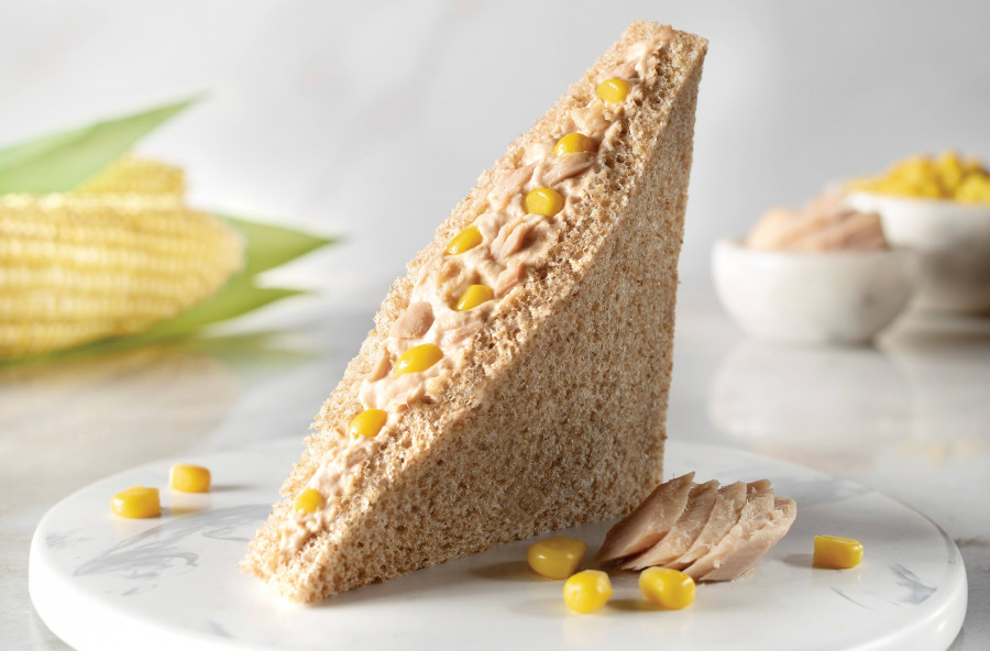 Sandwich atún con maíz