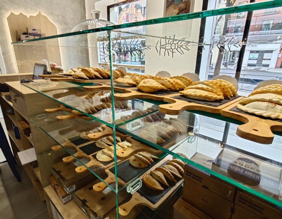 Andes Empanadas Argentinas   Mostrador