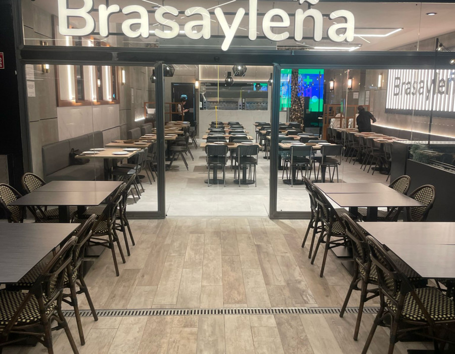 LEWBrand BrasaylenŢa finestrelles apertura barcelona febrero