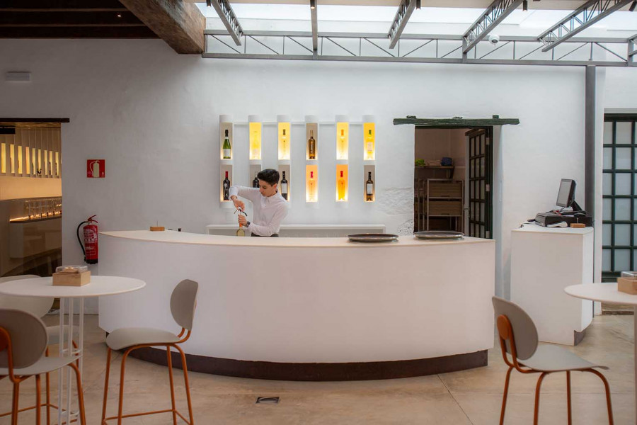 El Grifo winebar 1018