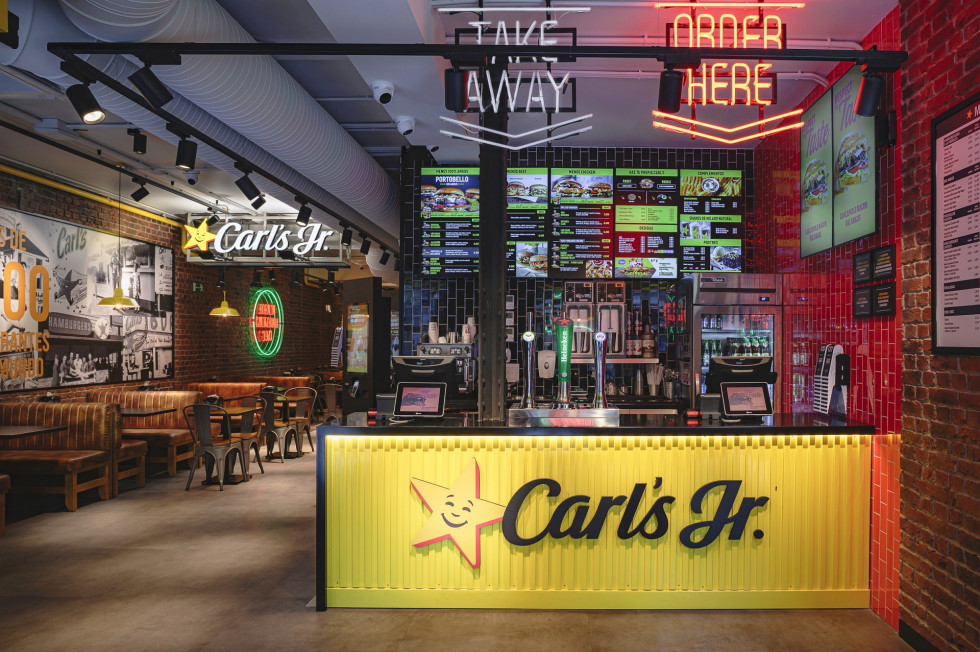 FOTO CARL'S JR RESTAURANTE